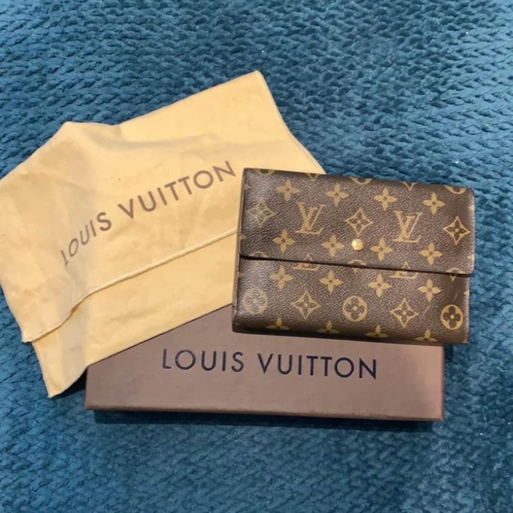 Authentic Like New Louis Vuitton Monogram Trifold Passport Wallet